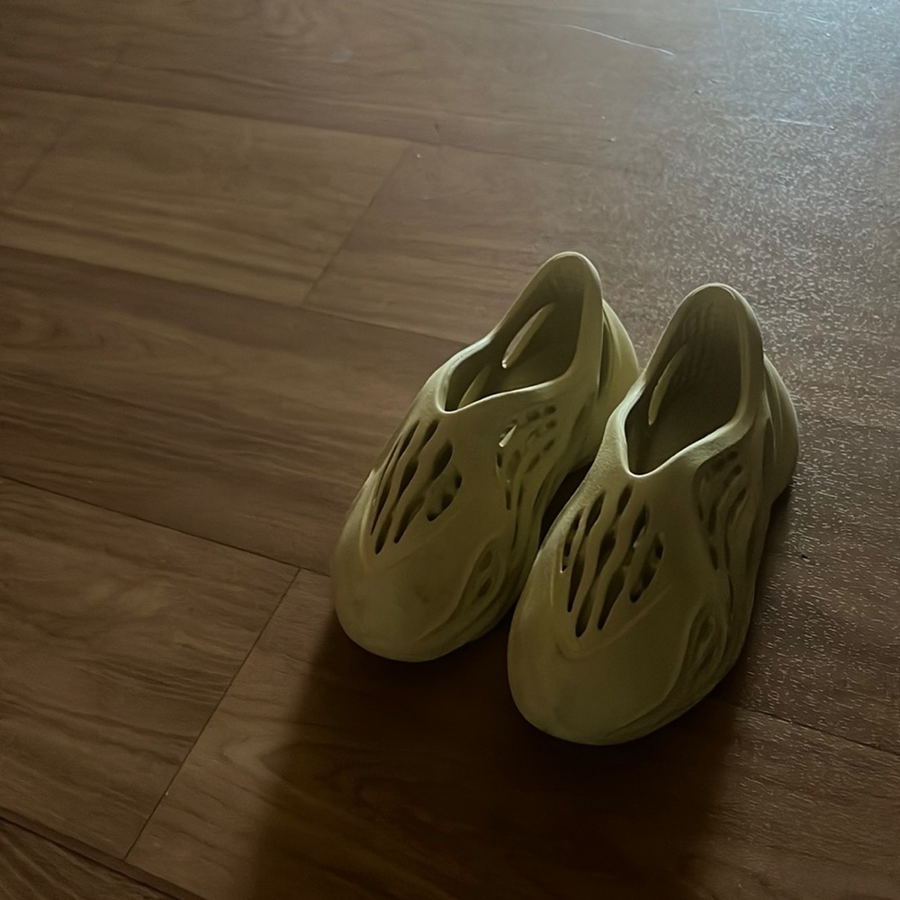 Kids “Yeezy” size 8c